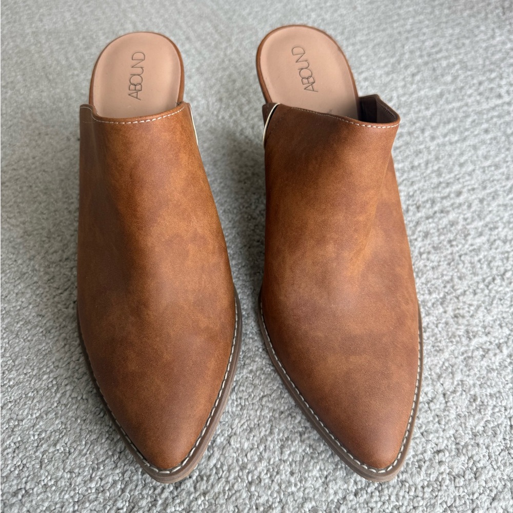 ABOUND Cognac Pointed-Toe Mule Slides